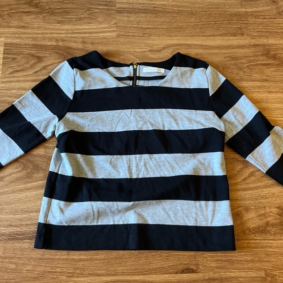 COPY - Woman’s Stripe Shirt black and Gray Size Small - Picture 3 of 10
